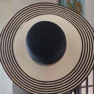 Black& Gray Straw Hat ⛱️